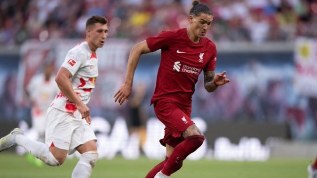 Darwin Núñez błyszczy podczas rozgrzewki